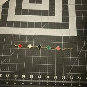 Chic Clover Charm Bracelet in laminated Gold and Multicolor